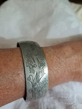 Vintage Kirk Stieff Pewter Cuff Bracelet Flowers Narcissus 900-12 Signed Etched