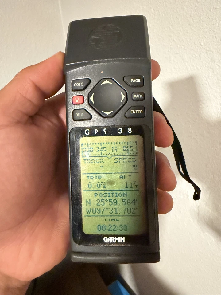 Garmin GPS 38 GPS38 Handheld Hiking Geocaching Personal Navigation Device - Image 3 of 4