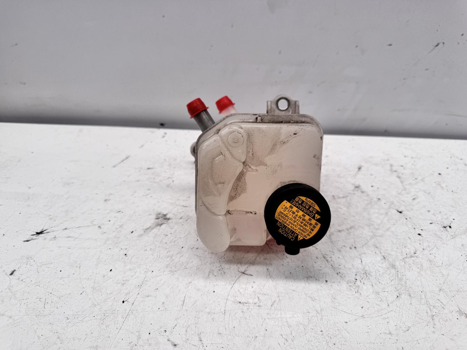 Lexus CT200H Overflow Bottle ZWA10 12/2010-10/2012 - thumbnail 2
