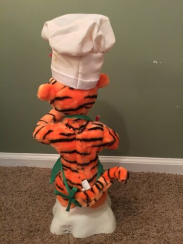 Disney Animated Talking Tigger Baking Cookies Christmas Display Figure Works - Picture 9 of 13