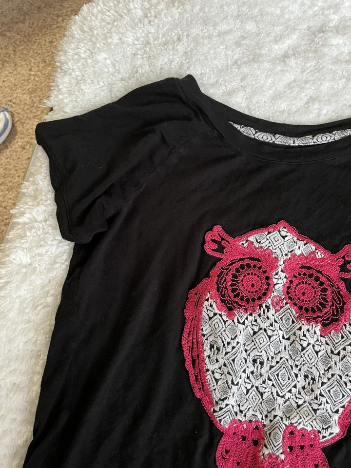 Xhilaration 女孩尺寸 L 黑色猫头鹰设计短袖 T 恤。 很棒的材料 — 第 4/4 张图片