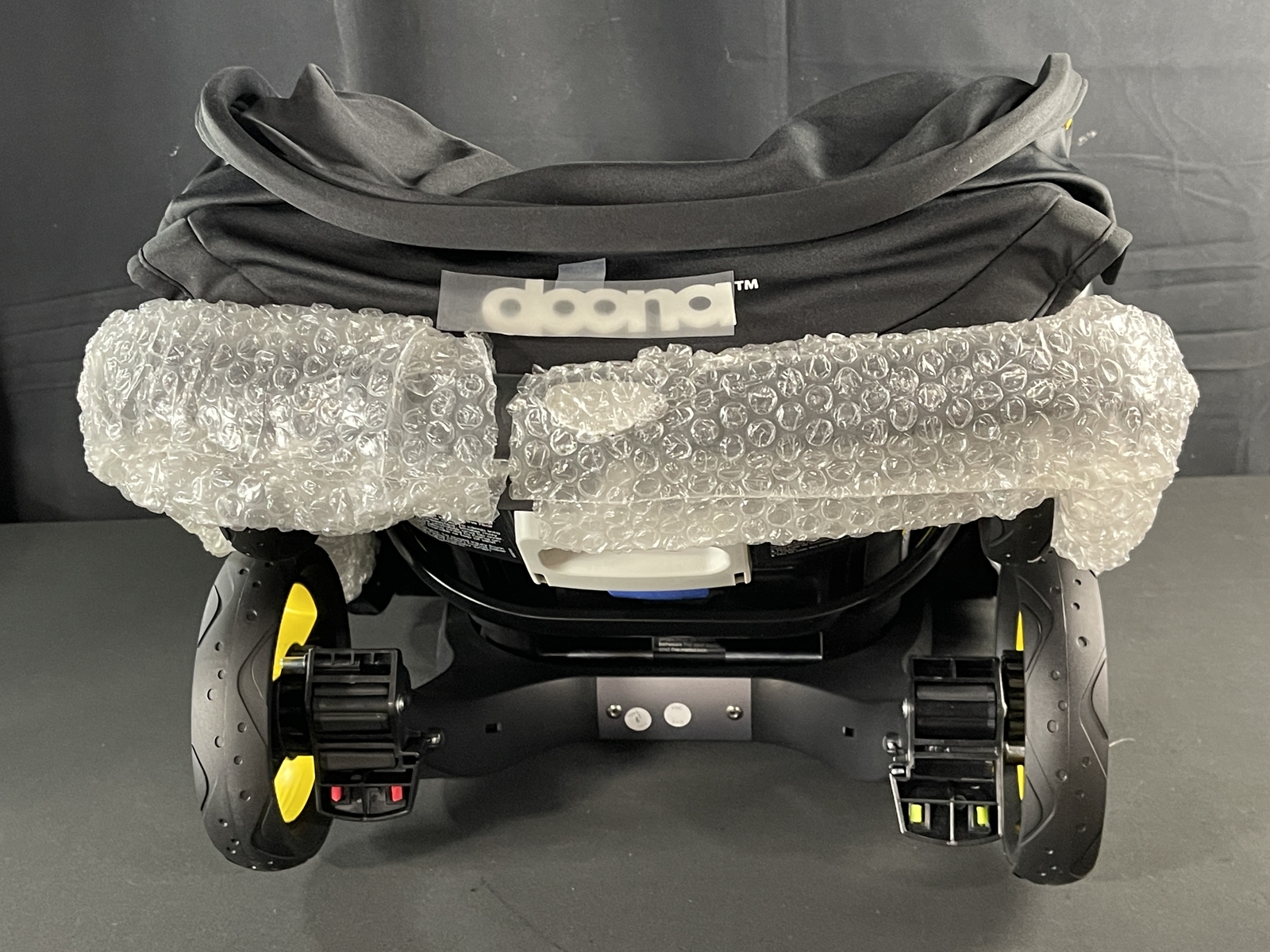 doona-sp101-10-033-003-infant-car-seat-stroller-nitro-black-exp-01-01