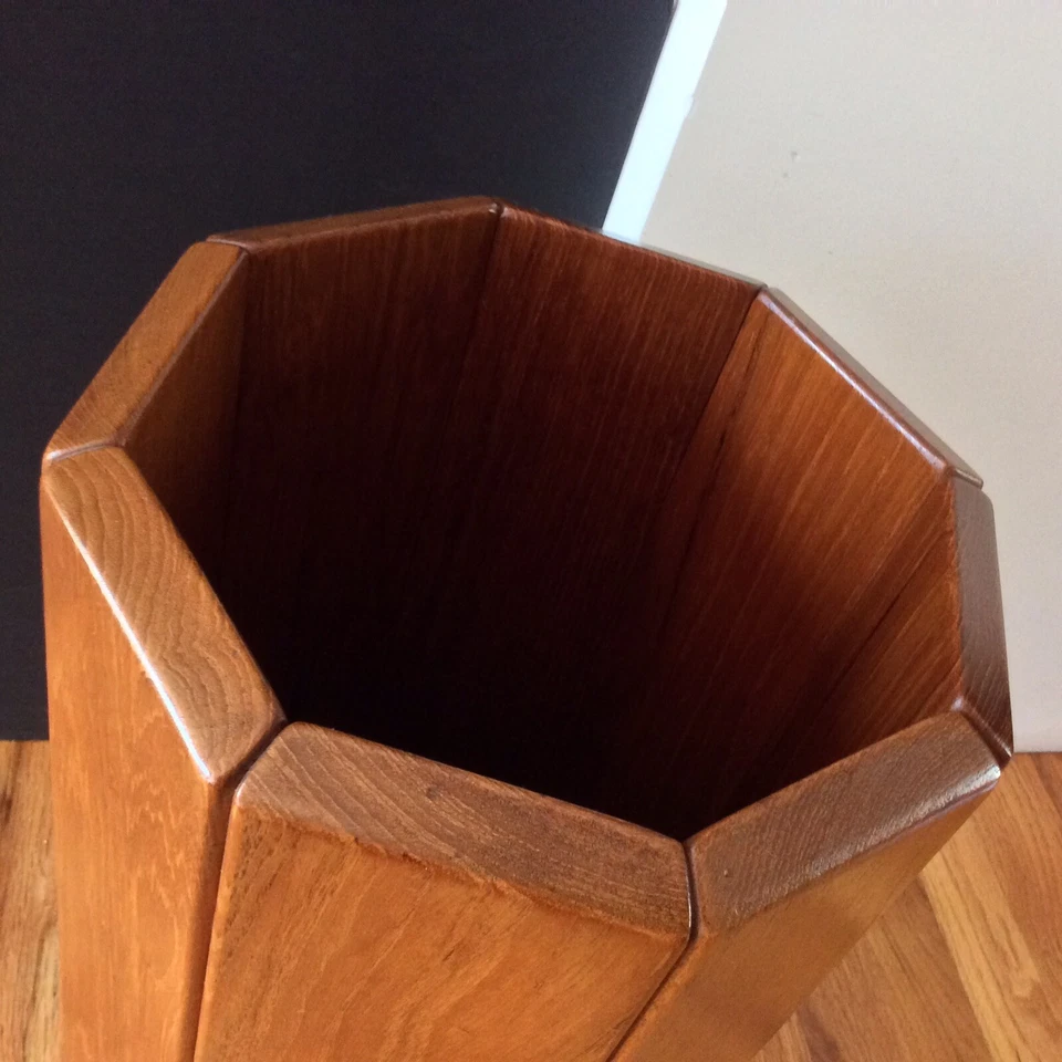 Panel octágono danés moderno de mediados de siglo de teca maciza soporte “paraguas” con vidrio Foto 4 de 4