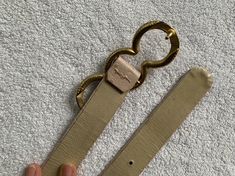 Cinturón De Colección Carlisle Años 80 Para Mujer Pequeño Cuero Oro Rosa Avestruz Repujado Hecho en EE. UU. Foto 3 de 4