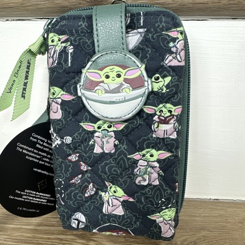 Vera Bradley & Star Wars MANDALORIAN MEDALLION RFID Smartphone Wristlet - Grogu - Picture 2 of 10