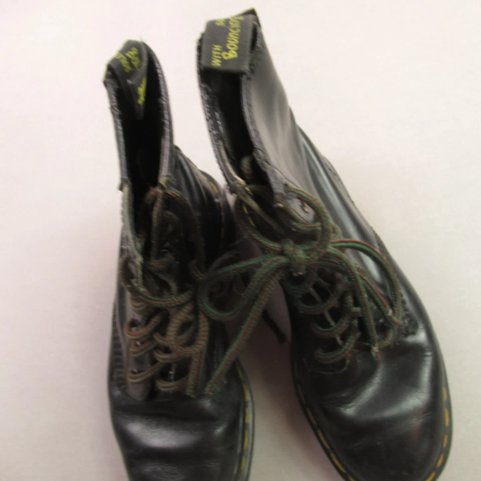 Botas Doc Dr. Martens para mujer 8 negras de combate de cuero grueso Foto 4 de 4