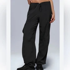 Alo Yoga Megastar Cargo Pants Women’s size L Black