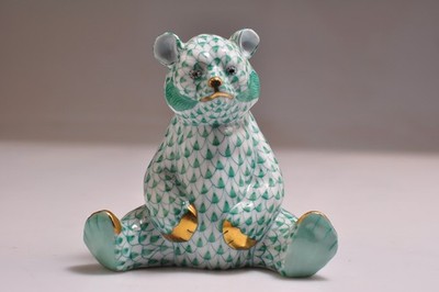 Vintage 15361 Herend Hungary Porcelain Green Fishnet Figurine Bear- 4''tall