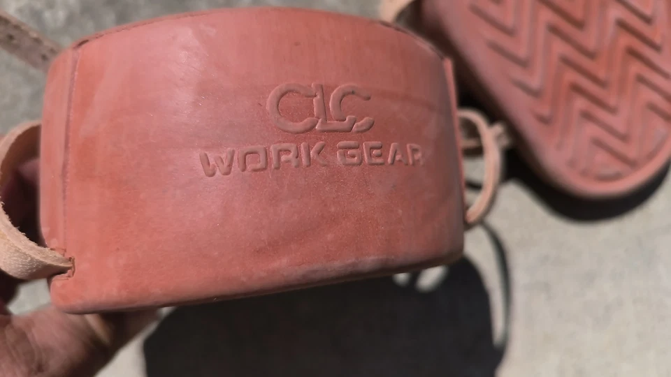 CLC Custom Leathercraft 318 Professional Heavy-Duty Molded Rubber Kneepads - Image 2 of 4