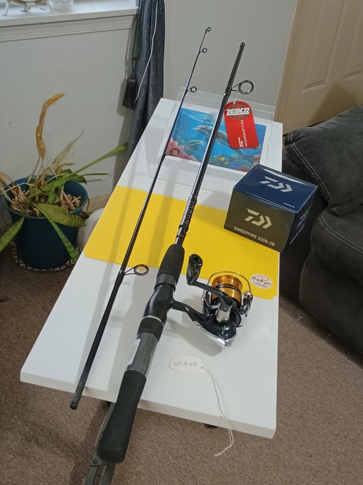Nueva caña de pescar giratoria Zebco Annihilator 7' mediana 6-15 lb y carrete Daiwa Foto 4 de 4