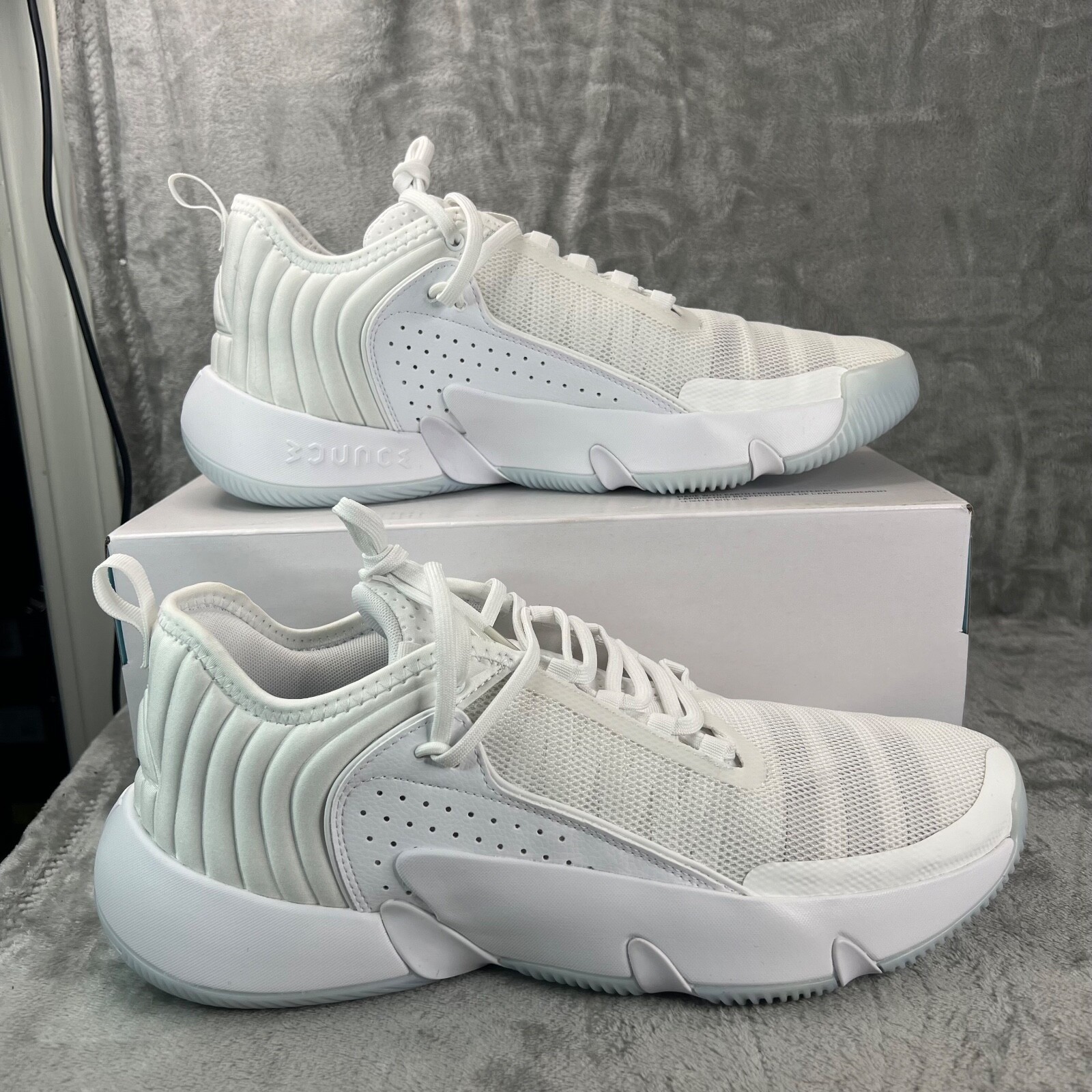 Mens 8 White Solid Low Top Sneakers