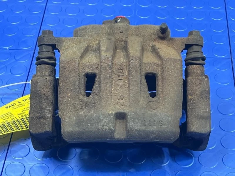 Conjunto de pinça de freio dianteiro 11-20 Toyota Sienna lado esquerdo do motorista fabricante de equipamento original 477500E031 - Imagem 3 de 3
