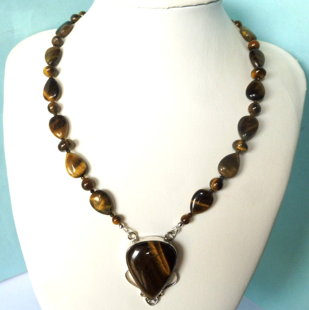 Collier Œil de Tigre véritable 175.Cts pour affirmer son style au quotidien