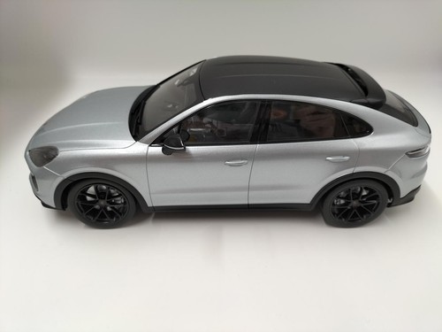 Brand Porsche Cayenne S Coupe 1/18 - Picture 2 of 12