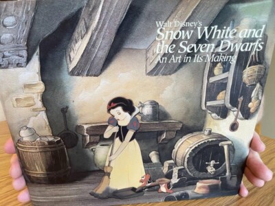  White and the Seven Dwarfs アートブック Amazon.com: Walt Disney's Snow White and the Seven Dwarfs