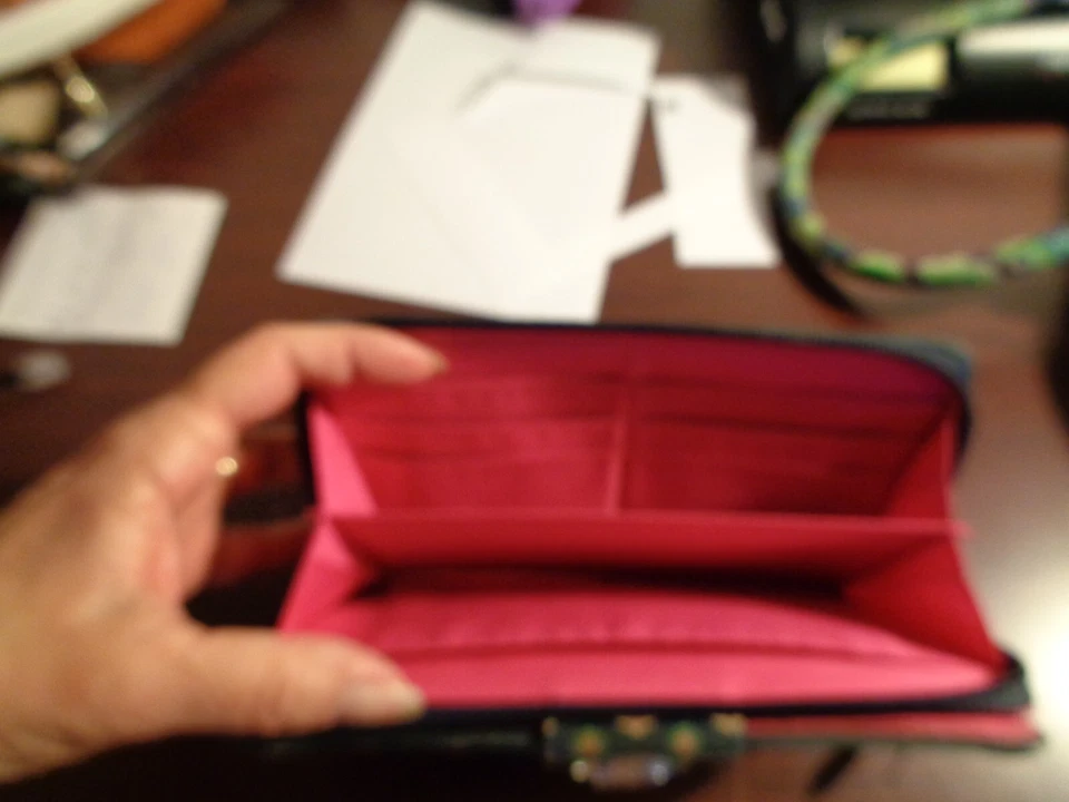 Vera Bradley 2014 Retired Petal Paisley Quilted Turn Lock Zip Wallet - Image 4 of 4