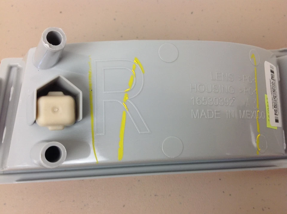 2003-2014 Chevrolet Express GMC Savanna RH Front Park / Turn Signal Lamp new OEM - Image 4 of 4