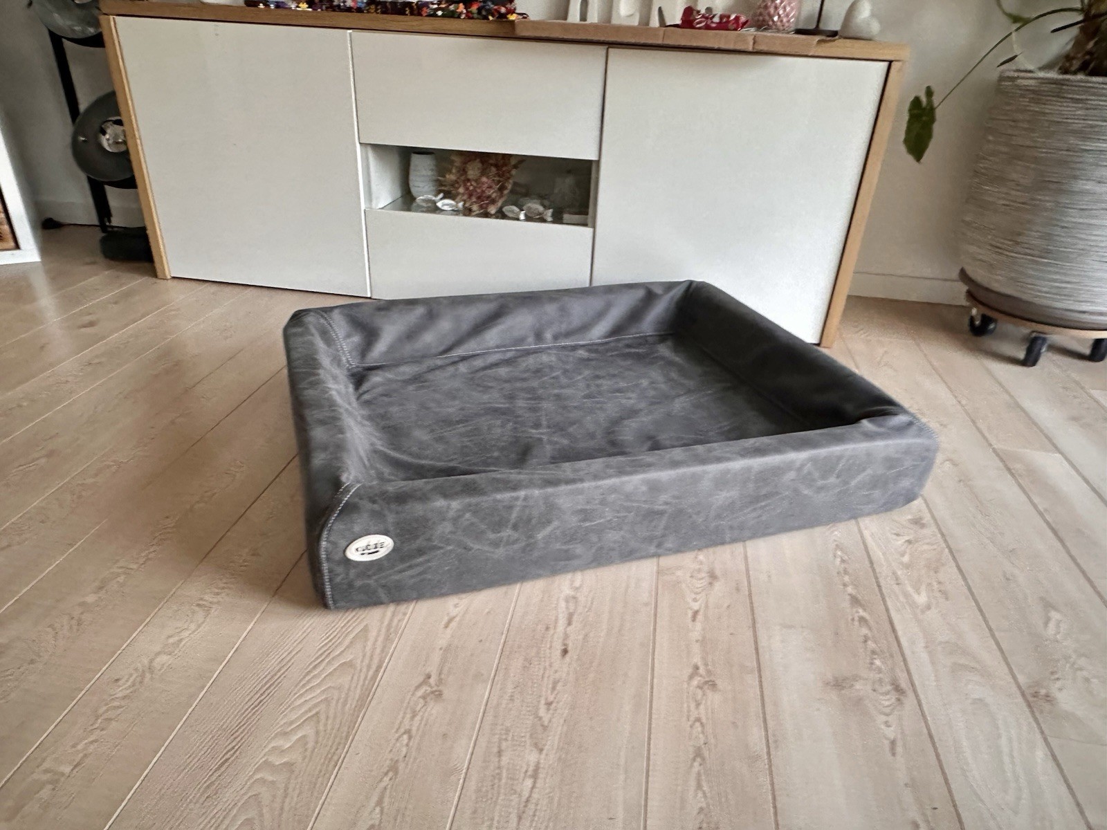 Hundebett Sabro KUDDE veganes Wildleder Visko Schaum L 100x80 cm Taupe NEU