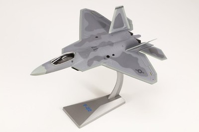 A00117F Air Force 1 F-22A Raptor 1/72 Model #02-4034 USAF 325th FW, 43rd FS