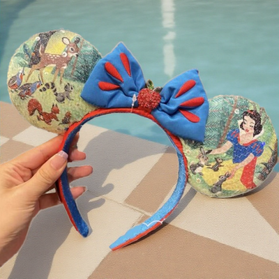Disney Parks Exclusive Decades 100 Years Snow White Minnie 
