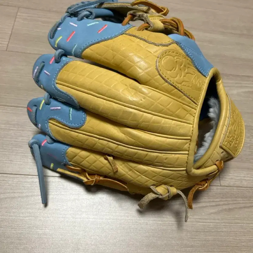 Aria Ice Cream Infield Glove - Kim Hye-seong Model, Lightly Used Official