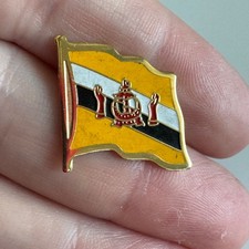 Vintage Brunei Flag Enamel Souvenir Travel Collectible Lapel Pin Tie Tac