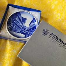 Royal Copenhagen Denmark Den Gamle Aarhus Blue Mini Wall Plate Collecter NIB