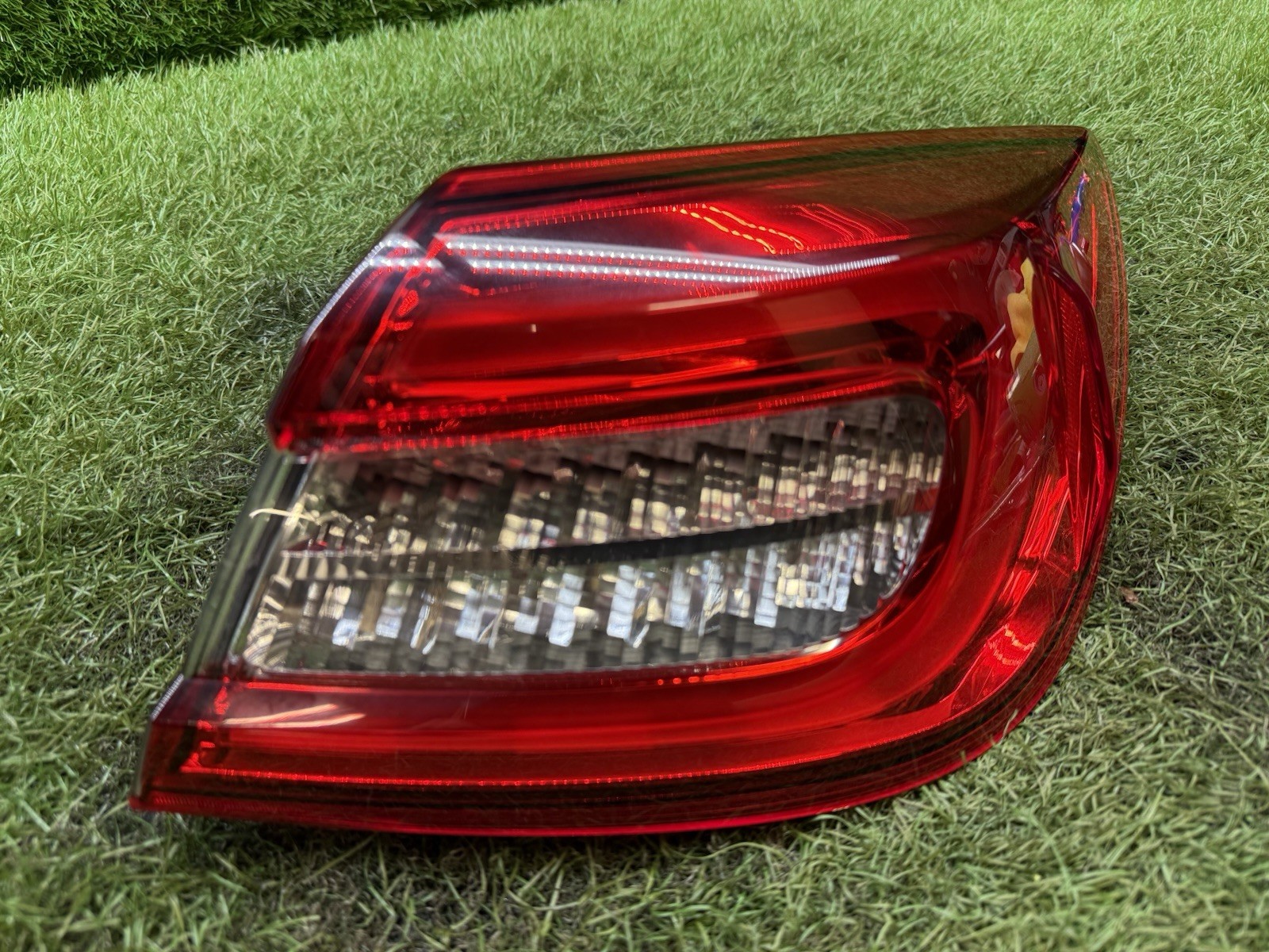 2014-20 Maserati Quattroporte M156 Right Outer Taillight Lamp LED Passenger Side