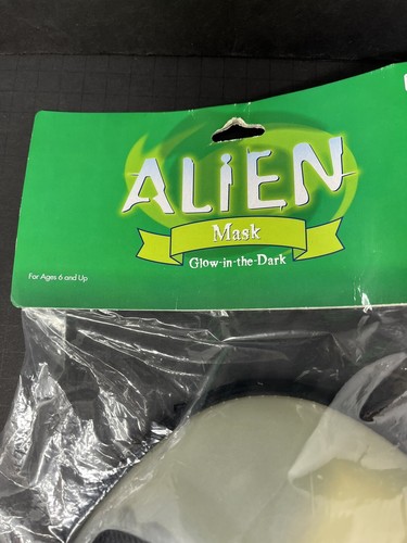 Máscara Alienígena Halloween Brilla en la Oscuridad De Colección Nueva 1999 - Imagen 3 de 7