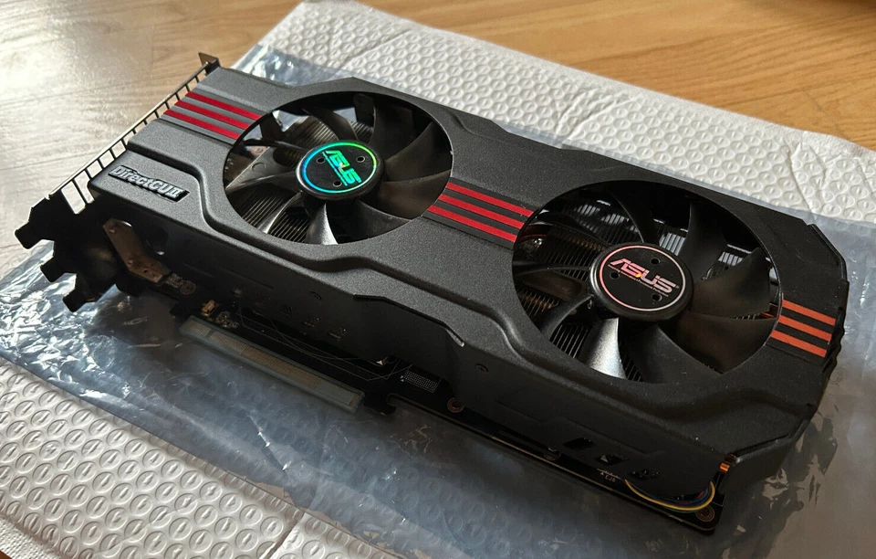 [Refurbished] ASUS GeForce GTX570 DirectCU II 1.25GB GDDR5 PCI-E Graphics Card - Image 3 of 4