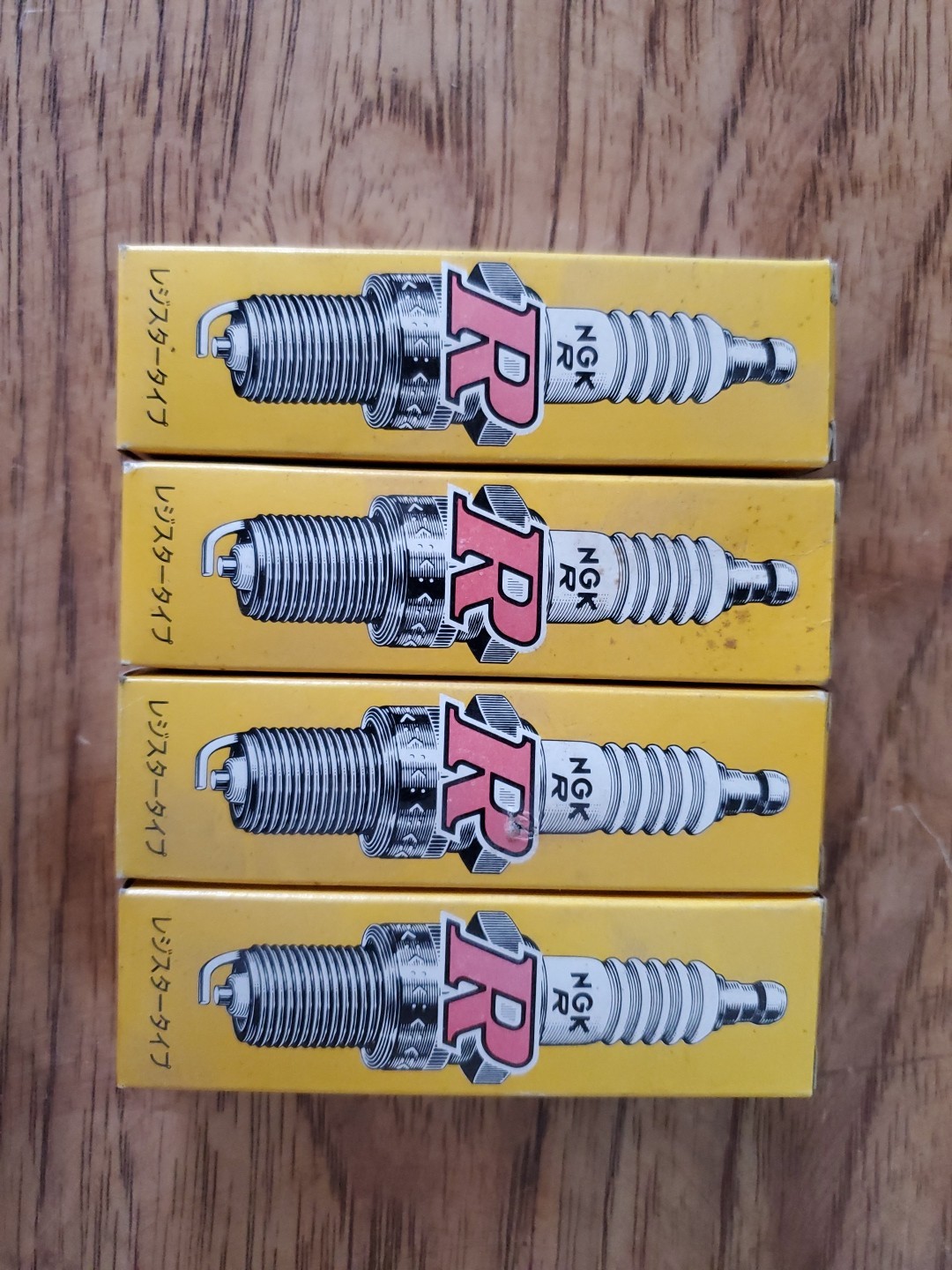 NGK - Standard Spark Plug  BR9ES 5722 Set Of 4