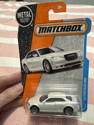 2017 MATCHBOX 1:64 MBX ADVENTURE CITY #22 OF 125 PEARL WHITE 2015 CHRYSLER 300