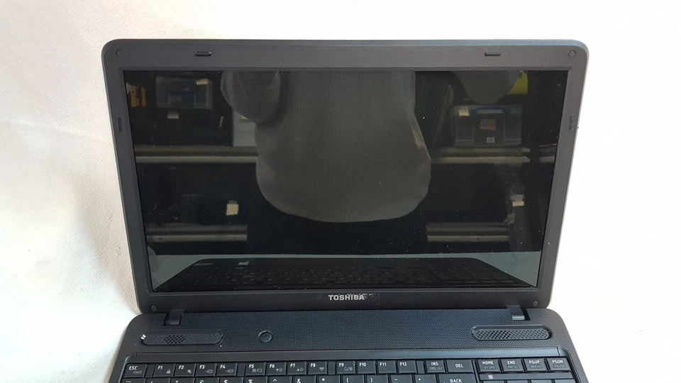 Toshiba satellite c650-1cn 15.6" Laptop Intel Celeron Dual Core T3300 4GB 250GB, - Image 3 of 4
