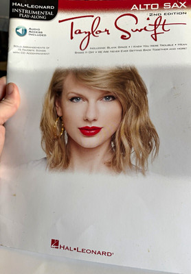 Hal Leonard Taylor Swift Play-Along Pop Solo Songbooks: Alto/Flute/Clarinet