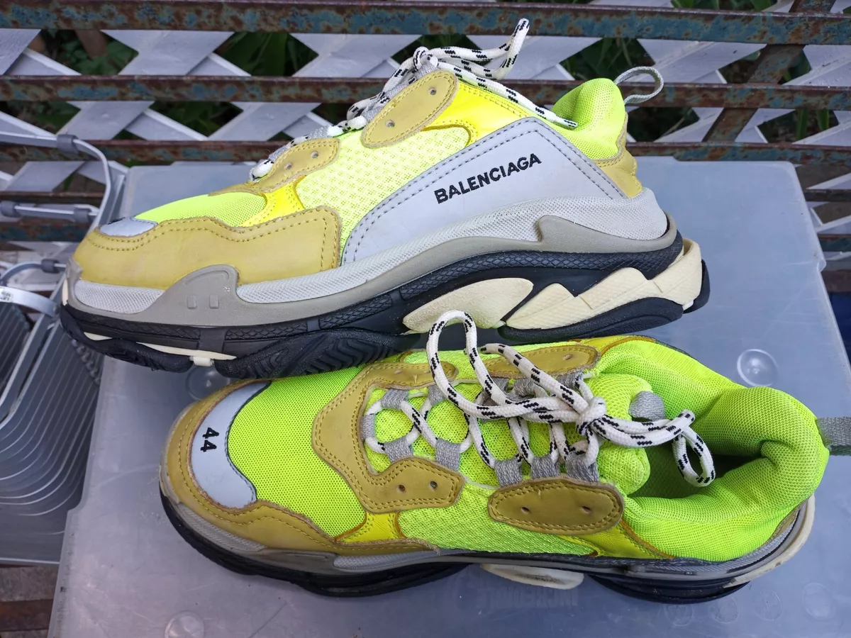 Balenciaga triple s green on best sale feet