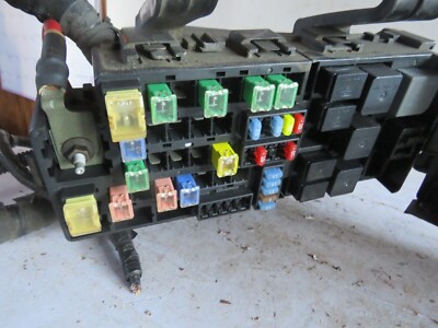 07 FORD FUSION ENGINE FUSE BOX BLOCK