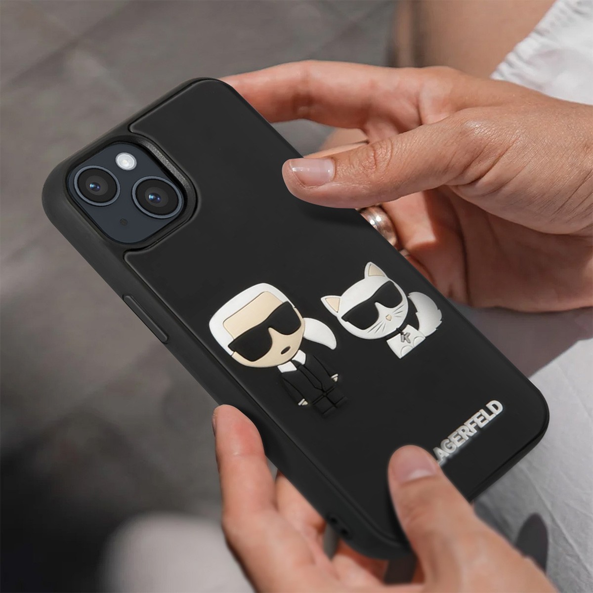 Coque de protection iPhone 14 Plus Karl & Choupette en caoutchouc noir 3D - 4