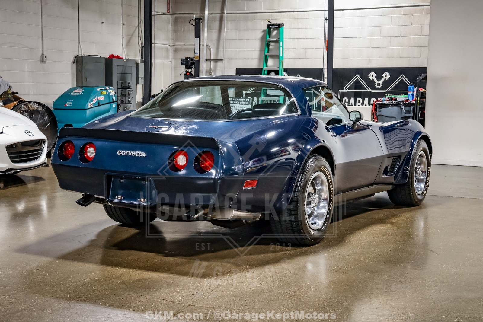 1981 Blue Chevrolet Corvette   | C3 Corvette Photo 9