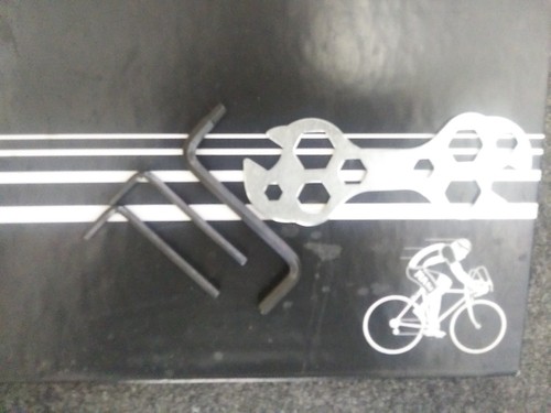Seat for bmx by Black Ops railed. Haro fusion pedals, ODI grips and wrench - Picture 7 of 7