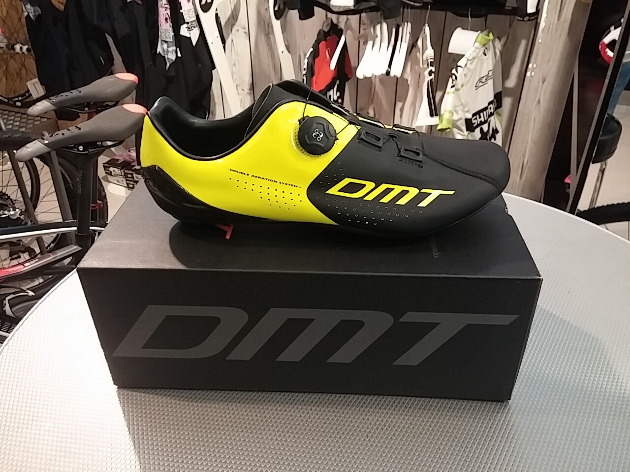 DMT R3 Giallo Fluo NUMERO 42 - Cycilng scarpe scarpe scarpe NEW 71c25e DMT R3 Giallo Fluo NUMERO 42 - Cycilng scarpe scarpe scarpe NEW 71c25e