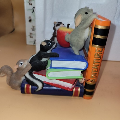 Fermalibri Charming Tails Amici Trovati tra Avventura e Amore Foglia Ghianda Escl - Foto 2 di 17