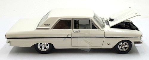 Johnny Lightning 1/24 Scale 51105 - 1964 Ford Thunderbolt - White - Picture 4 of 5