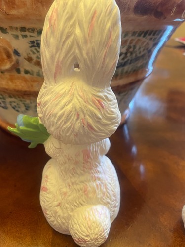 "Conejo de Pascua de cerámica de colección década de 1980 conejo niño niña 4"" flores de 7" - Imagen 6 de 7