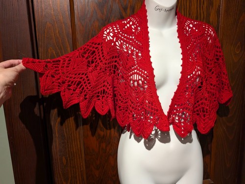 HANDMADE RED CROCHET SHAWL crescent moon scalloped wrap scarf capelet EUC 1C - Picture 3 of 10