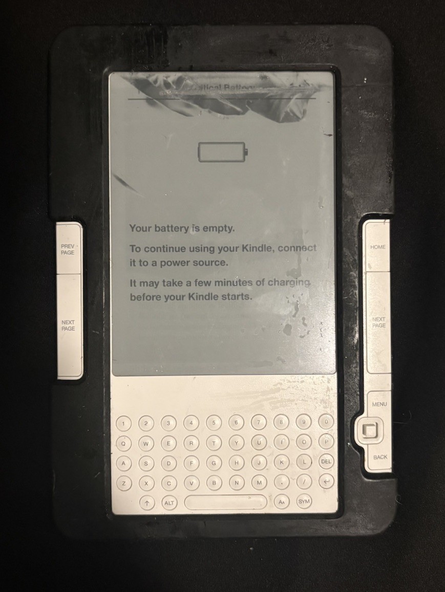 Amazon Kindle White 2nd Generation-In Screen eBook Reader With Case Untested