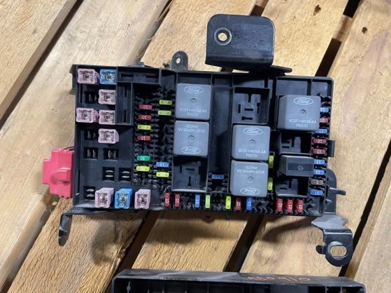 Ford F450 Super Duty 05 6,0 L 4x2 ZF6 debajo del capó relé caja de fusibles 5C3T-14A067-BE Foto 2 de 4