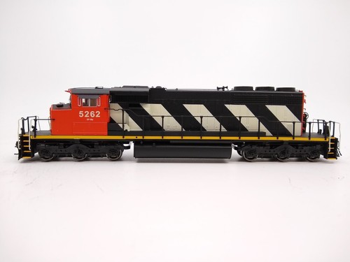 InterMountain 49304S-01 HO Scale Canadian National SD40-2W Diesel w/DCC & Sound - Picture 2 of 2