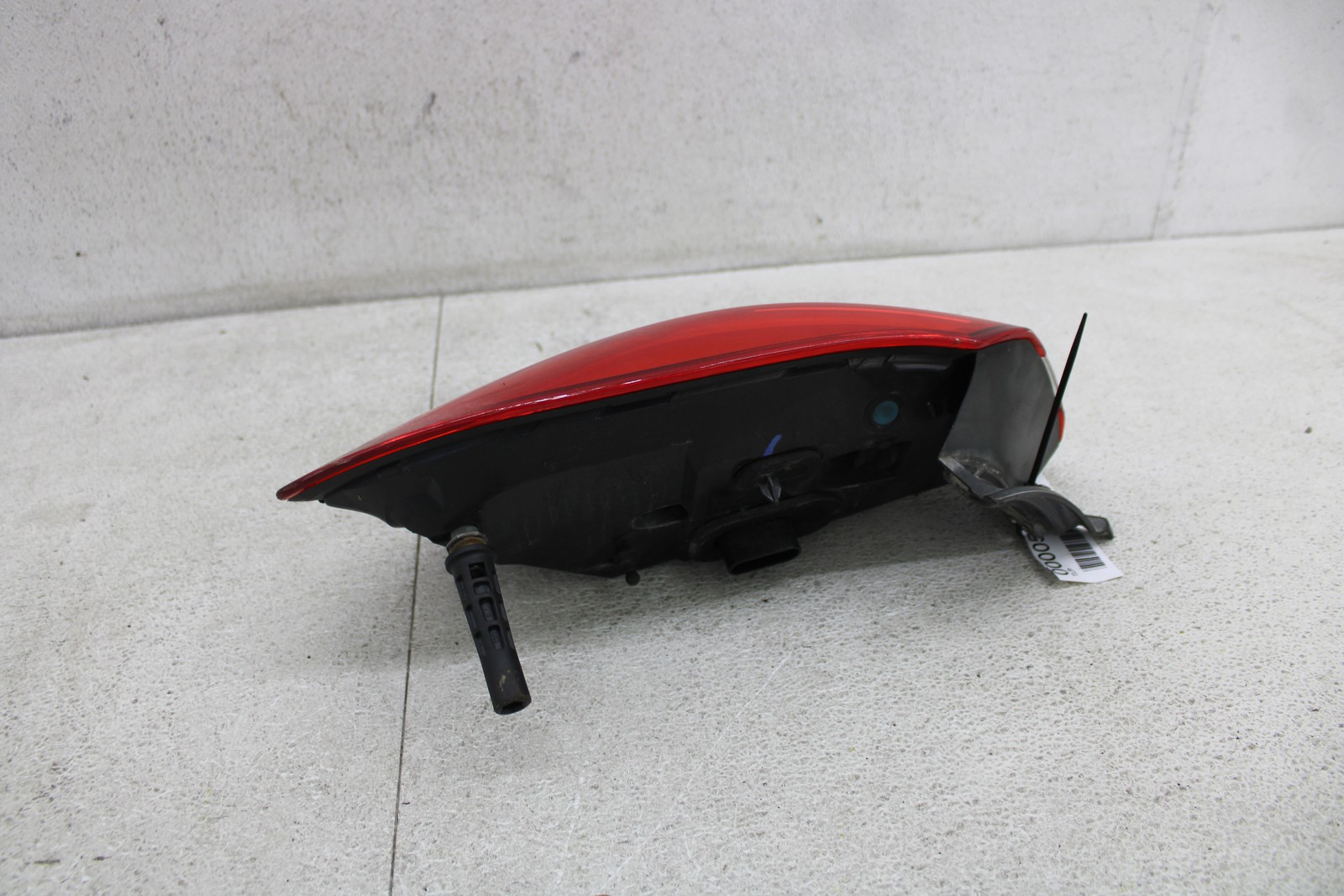 Tail Light Assembly Right PASSENGER SIDE SCRATCHES 4DR MASERATI GHIBLI 2015