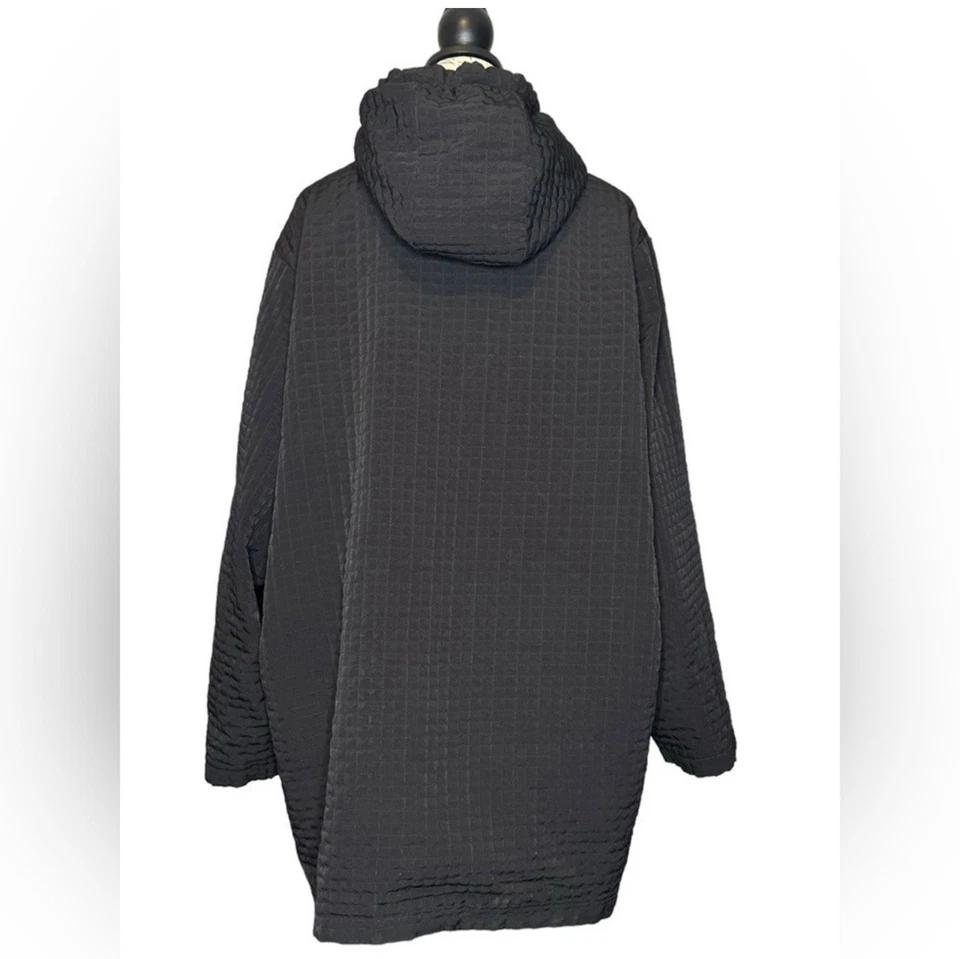 Chaqueta negra acolchada con capucha Willow Lane talla 1X en excelente estado usada Foto 3 de 4