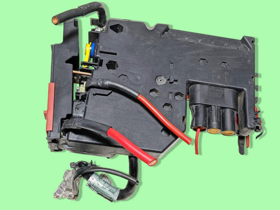 ✅ 2008-2014 MERCEDES BENZ C300 4MATIC W204 POWER DISTRIBUTION TERMINAL FUSE BOX - Image 2 of 4
